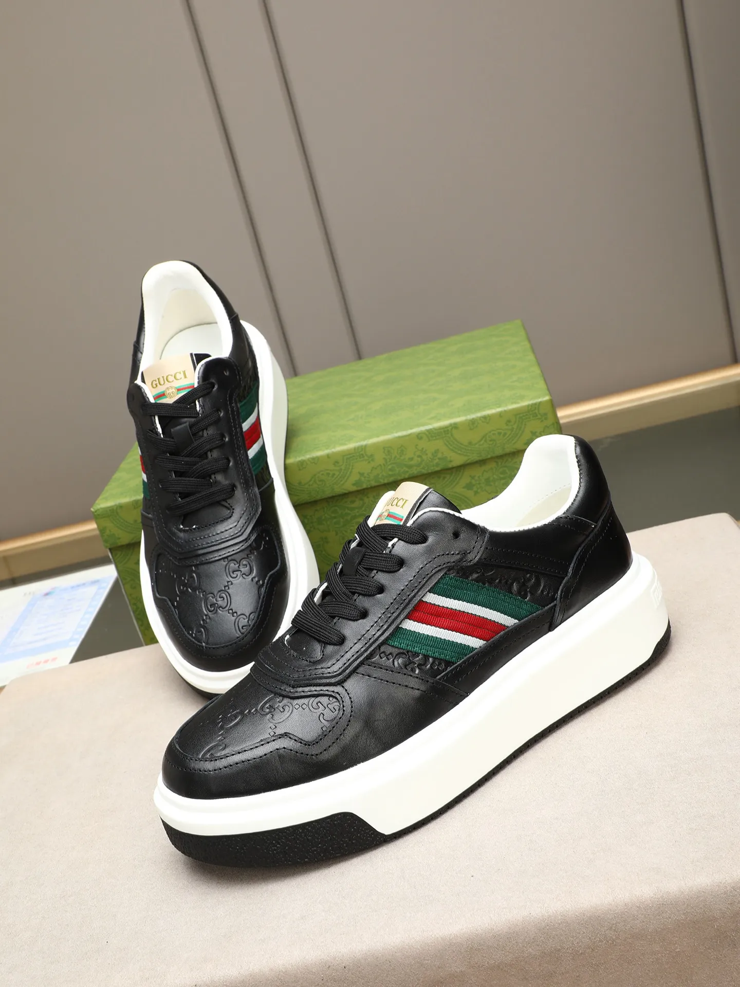 Men's shoes 💰480 New men's shoes GUCCI Fashion trend Made of first-layer calfskin ➕ washed sheep lining! The foot feels super comfortable and the workmanship is impeccable. Foam ultra-light outsole, size: 38-44 (45 customized) 3 colors to choose from!